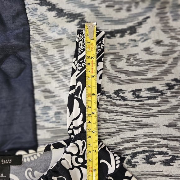 White House Black Market Black and White Floral Tank Top - Picture 8 of 13